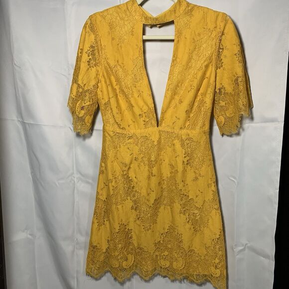 **NEW**MOLLY GREEN -Kacia Dress, Size small, GOLD - Picture 1 of 8